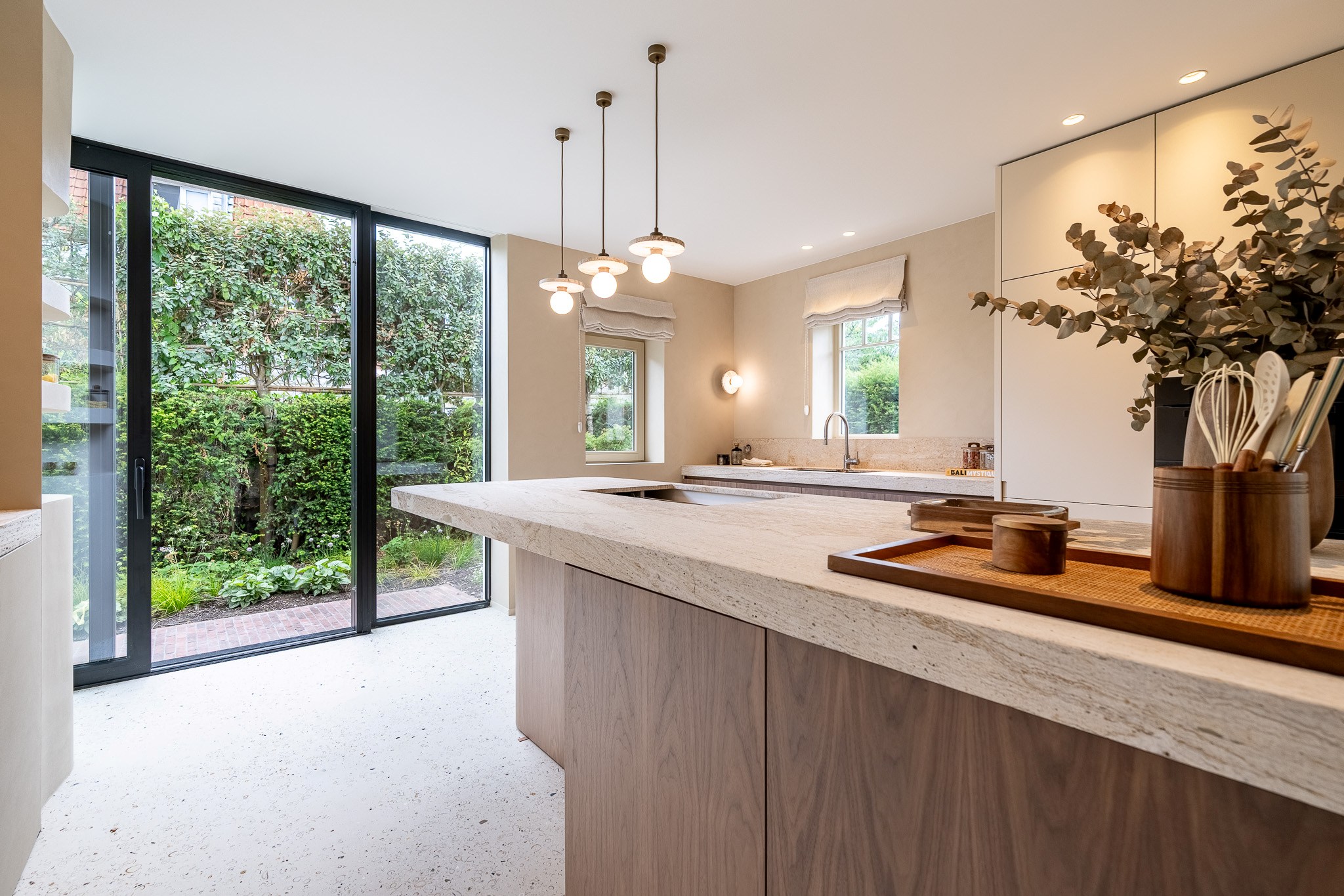 Très luxueuse et charmante villa jumelée rénovée, située à proximité du centre commercial de Knokke. 