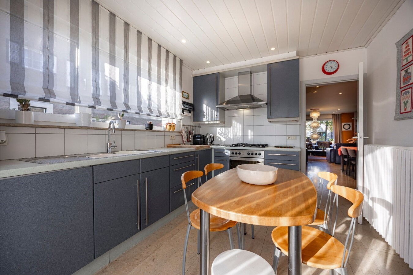 Stevig gebouwde gezinswoning met garage op zonovergoten perceel 