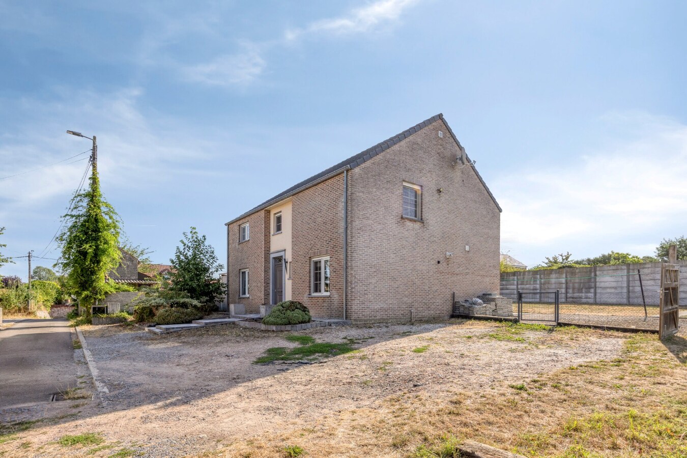 Prachtige pastoriewoning met 4 slaapkamers in Neerheylissem 