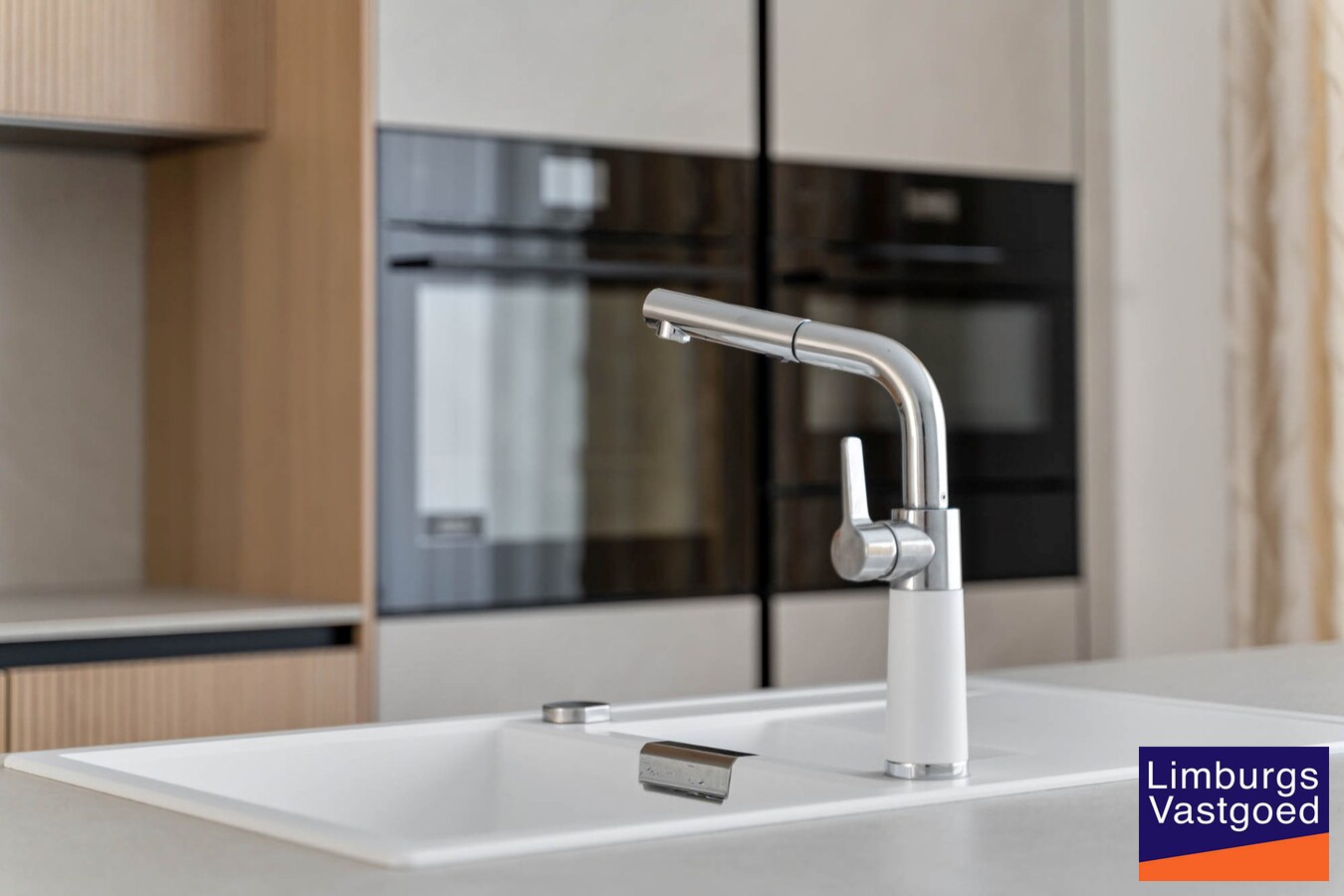 Moderne nieuwbouwwoning, 5 slpk, op een perceel van 4a31ca. 