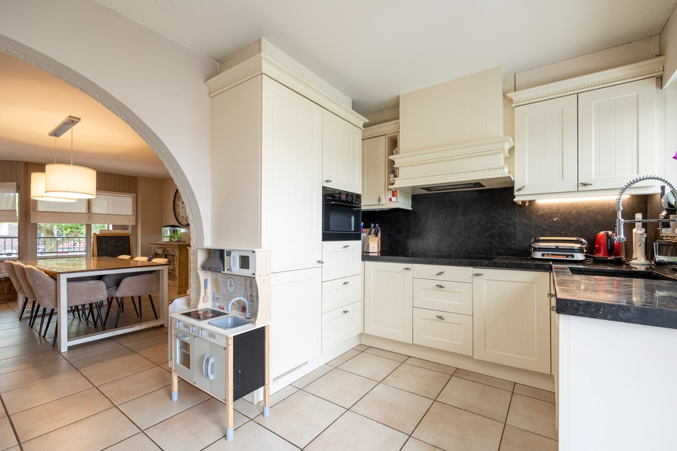 Prachtige woning 243 m² met 4 slaapkamers (met mogelijkheid tot kangoeroewoning) 