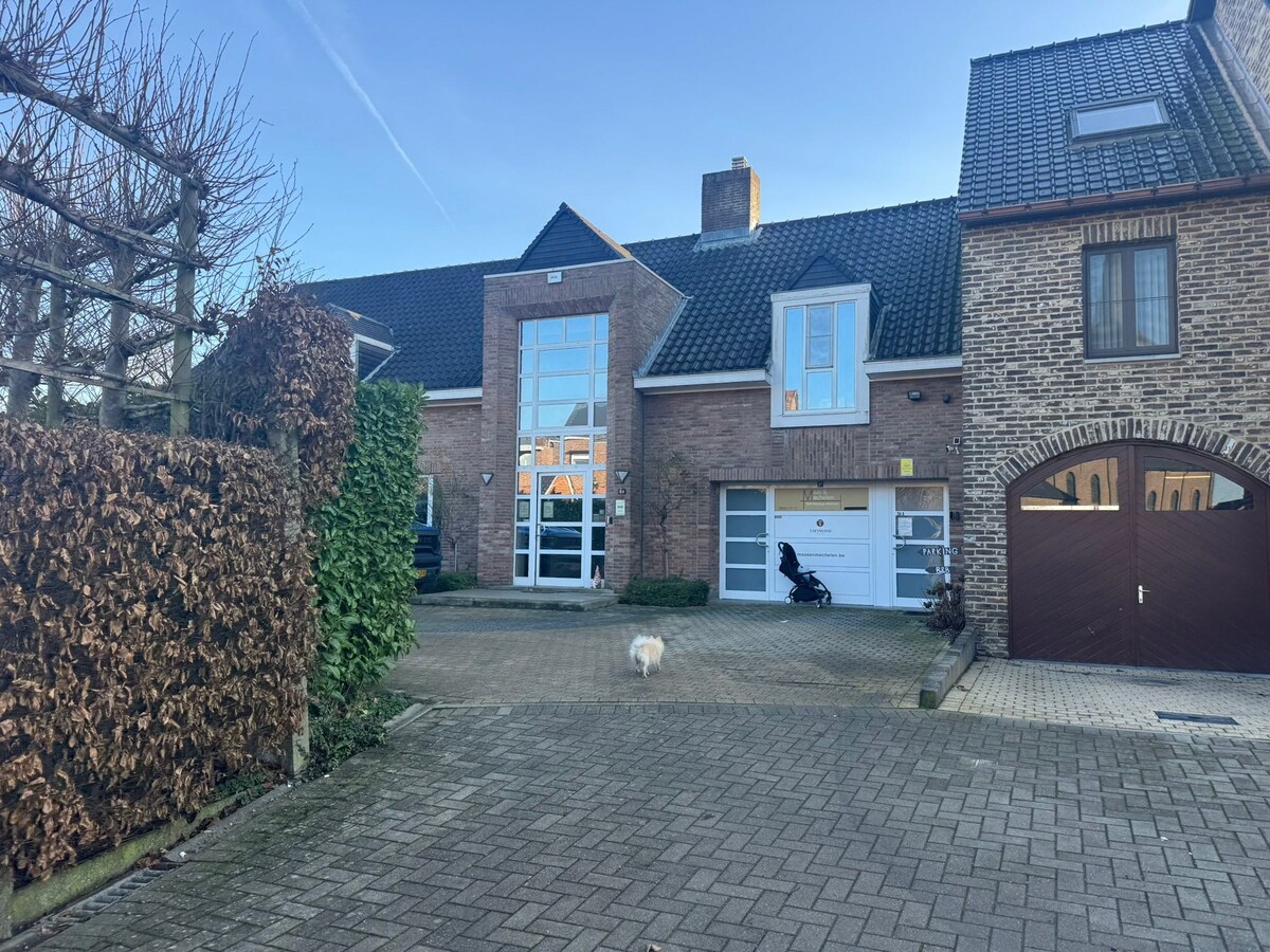 Instapklaar landhuis met bewezen B&amp;B, wellness, dierenfaciliteiten en uitzonderlijk privacy wonen en ondernemen in Maasmechelen. 