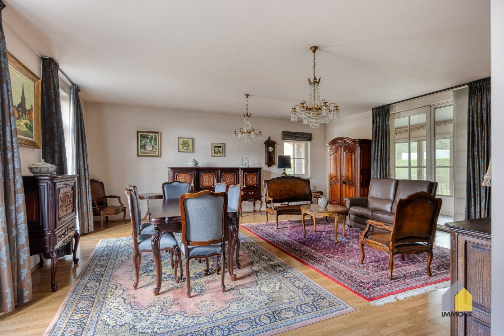 Gelijkvloers appartement met 2 slpks, stadstuin en autostaanplaats. 