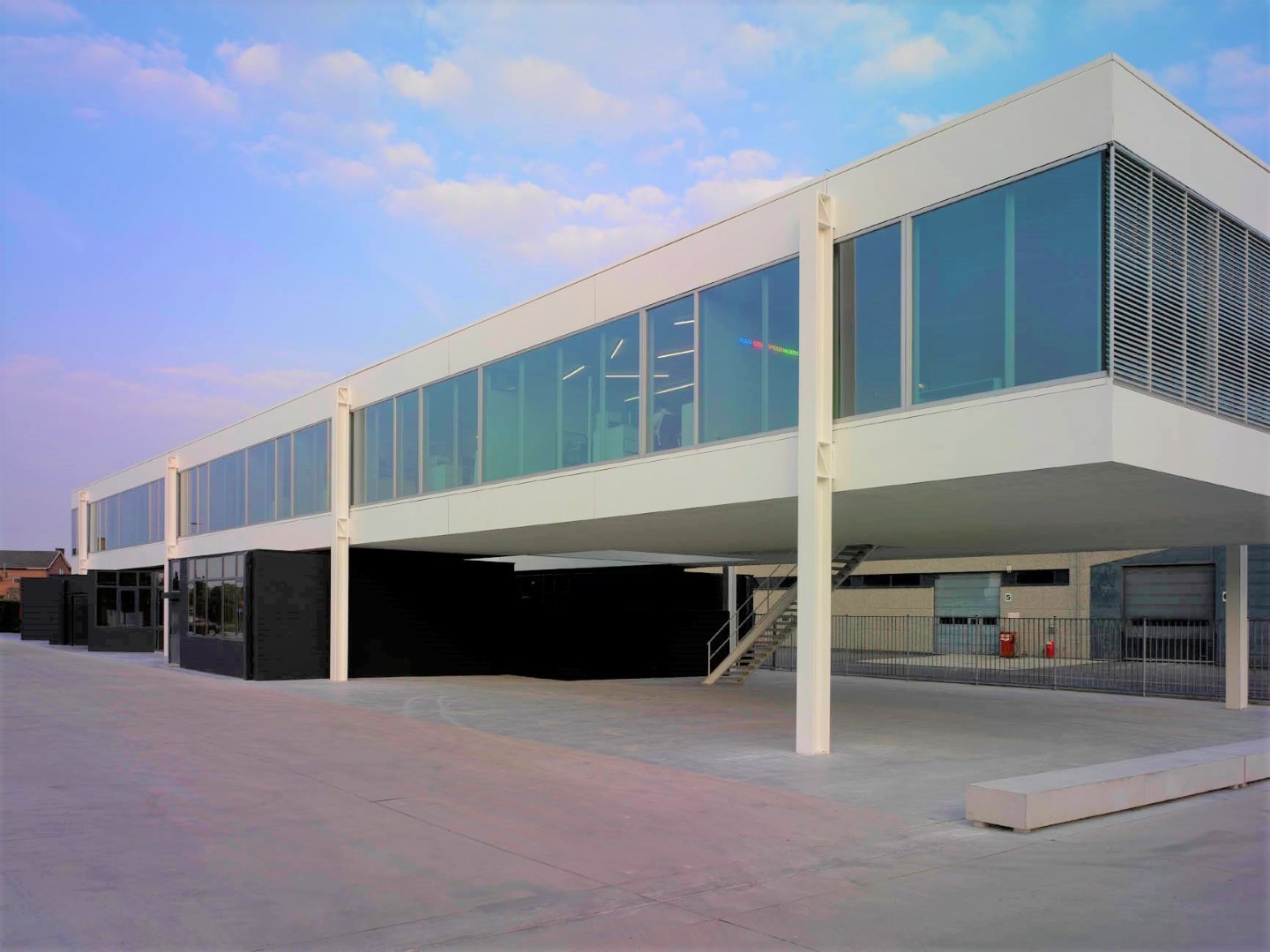 Perfect uitgerust kantoor (22 m²) met parking en alle faciliteiten inclusief, Torhout. 