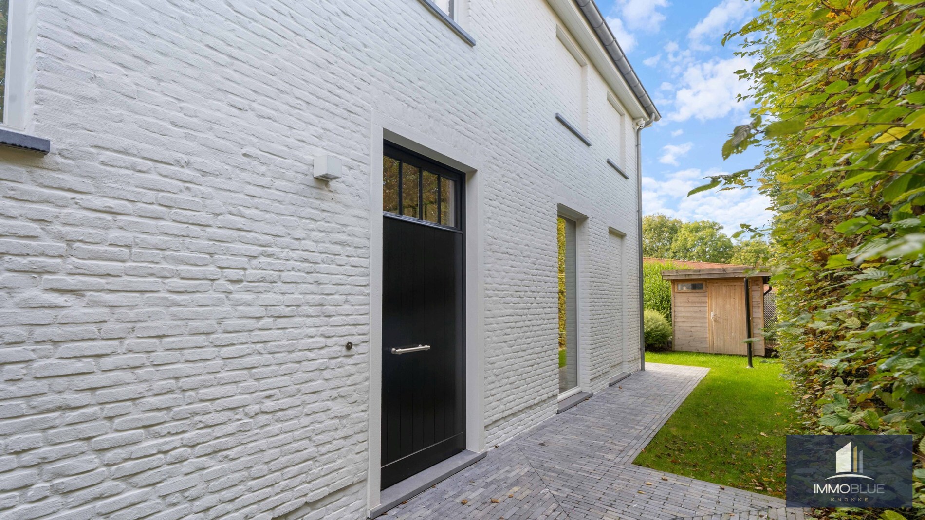 Exclusieve villa gelegen in een rustige, residentiële wijk . 