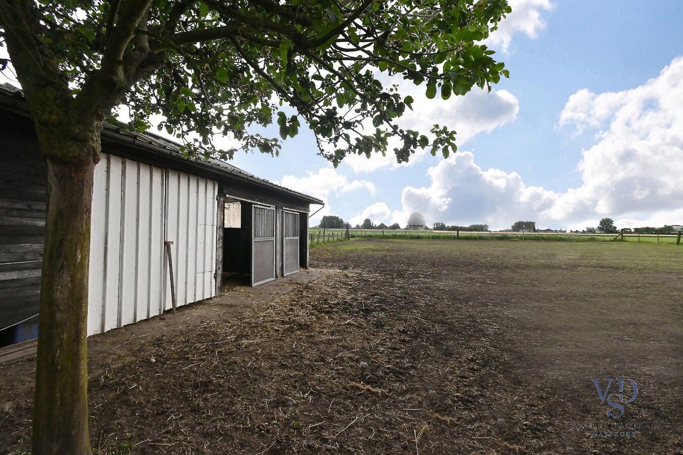Degelijke laagbouw met grond (> 3600 m²). 