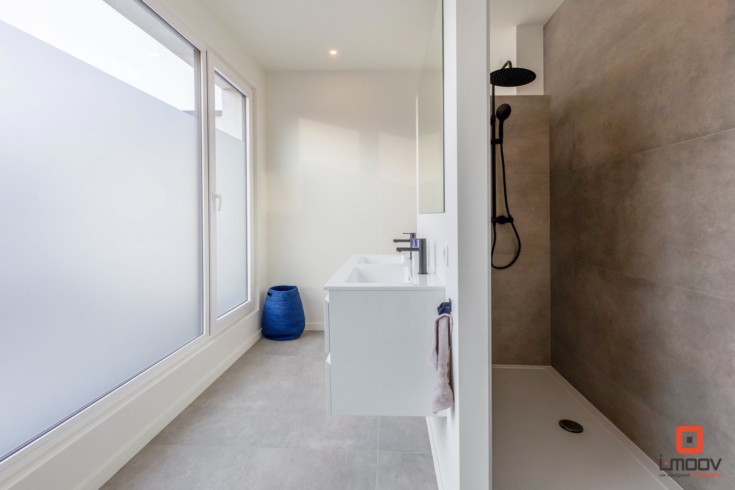 Ruime, zeer recente woning in rustige buurt 