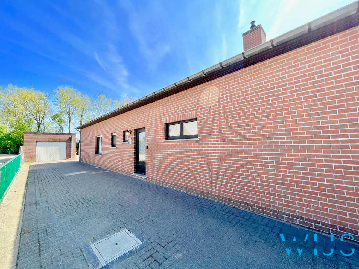 Stevige bungalow op een prachtig perceel van 925 m² te SLEIDINGE ! 