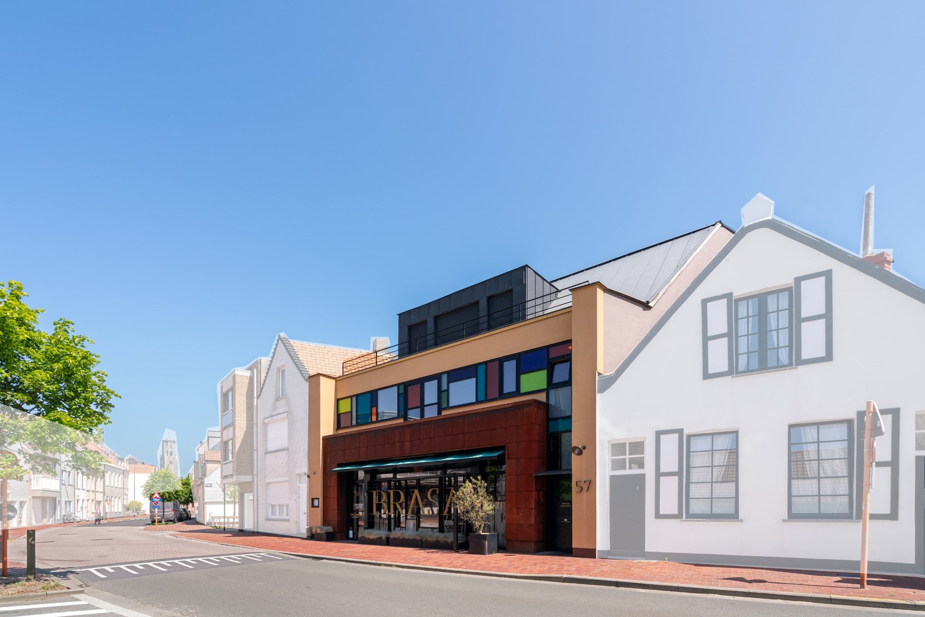 Magnifique local commercial fini (°2015), aménagé en restaurant équipé de toutes les technologies récentes et en excellent état, situé au centre de Knokke, à proximité de l'avenue Lippens et du marché 