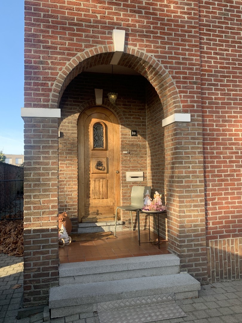 Charmante instapklare woning met 2 slpk. aan de vaart in Schoten nabij het centrum. 