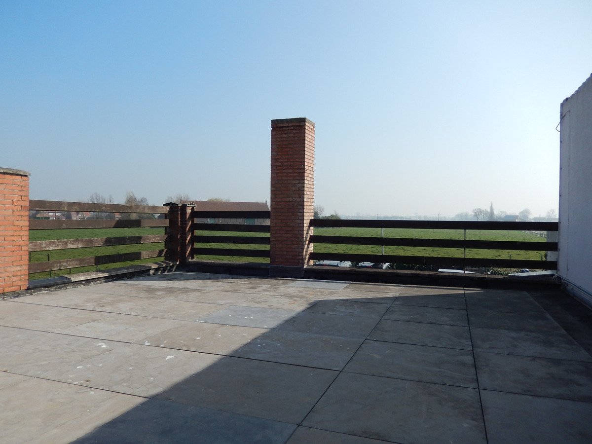 Prachtig volledig gerenoveerd appartement met groot terras 