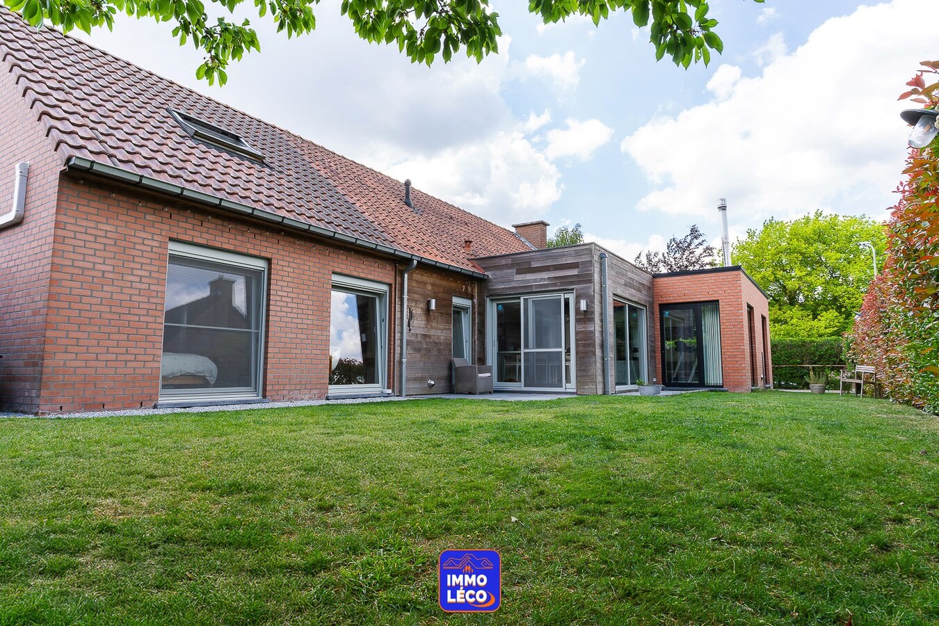 Semi "Plain-Pied" 6 chambres, 2 salles de bains, jardin, carport 2 voitures, COUP DE COEUR ! 