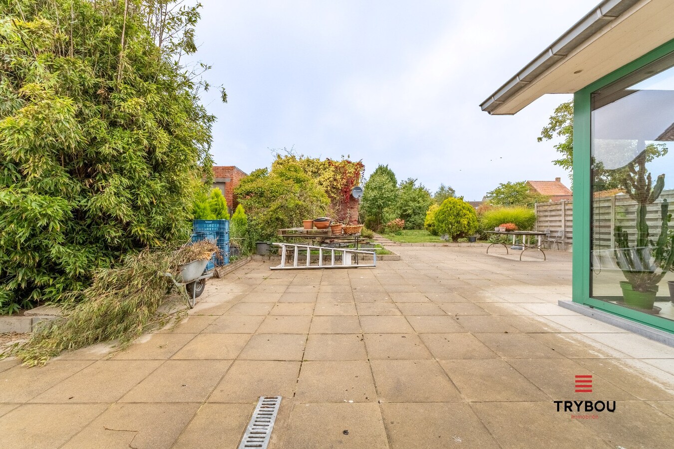 Open woning op ruim perceel in Jonkershove 