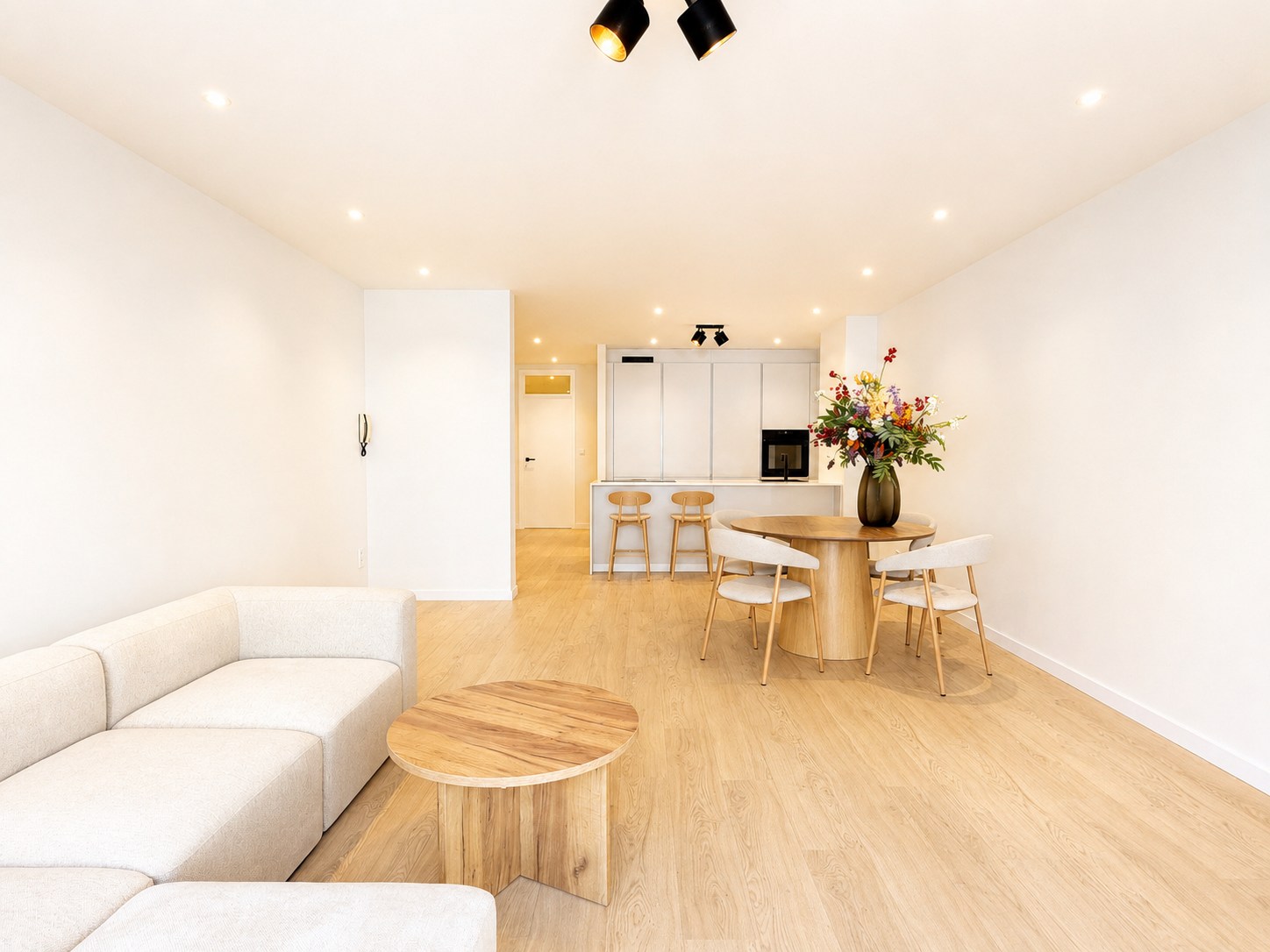 Instapklaar 2-slaapkamerappartement op wandelafstand van zee 