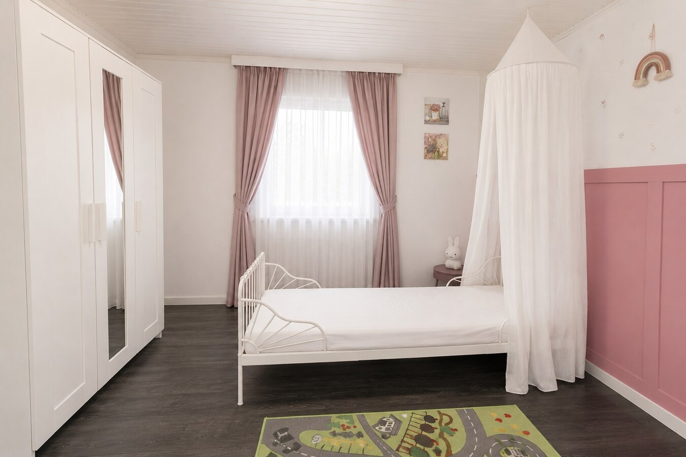 Rustig gelegen en instapklare gezinswoning met 3 slaapkamers, 2 badkamers en diepe tuin in Temse! 