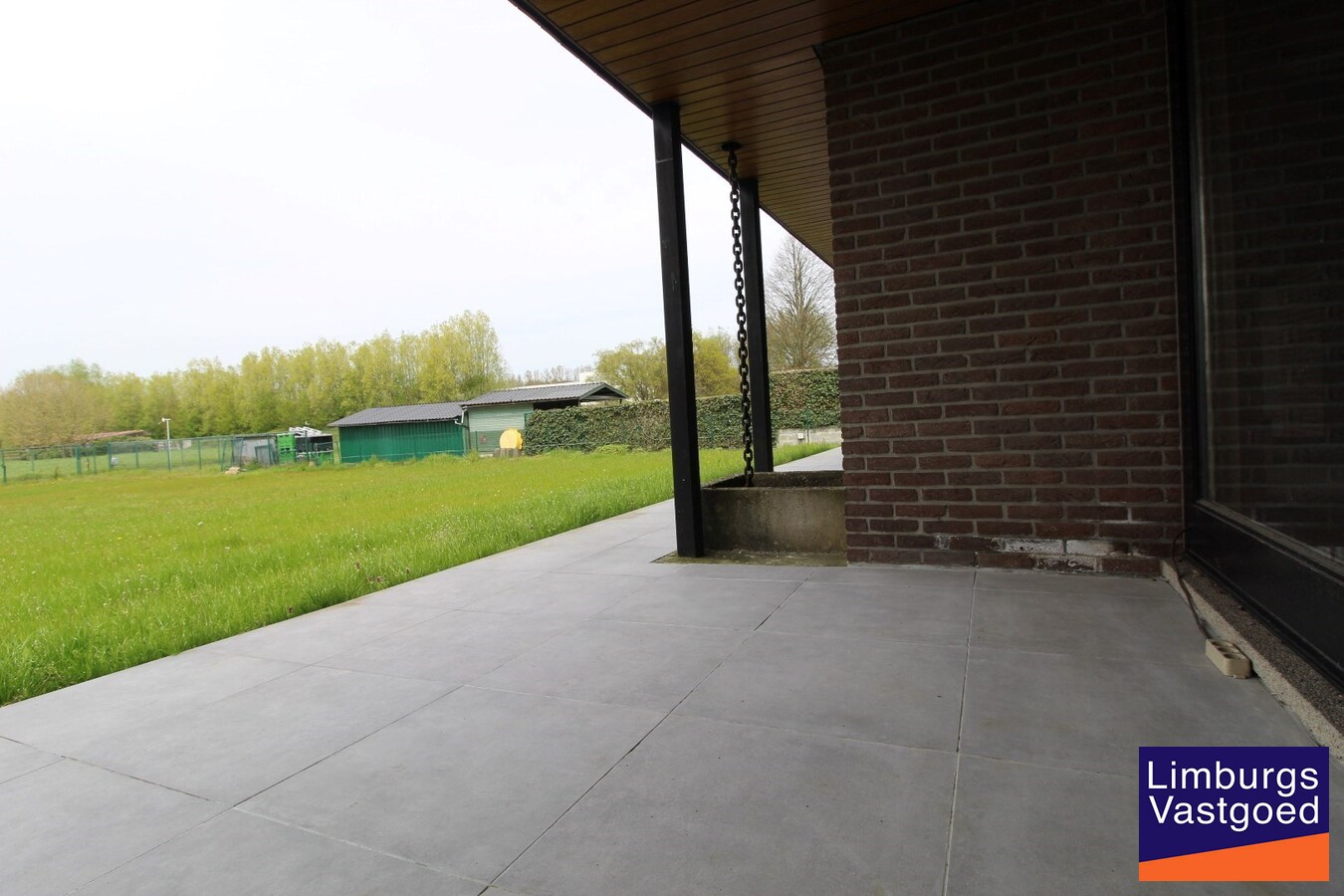 Ruime villa, 308m², 4 slpk, uitzicht op velden, 19a49ca 