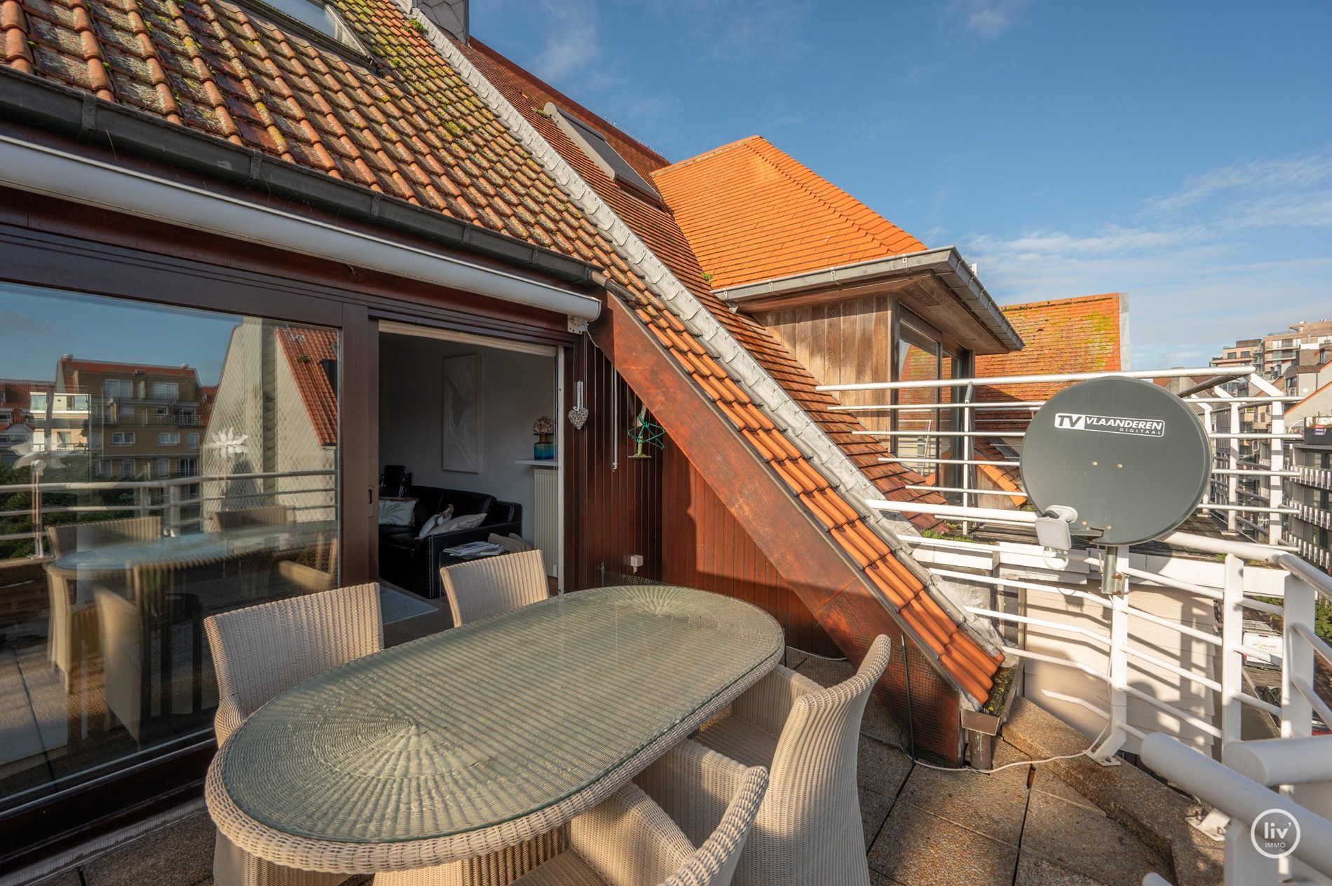 Centraal gelegen triplex-appartement met ruime zonne-terrassen op wandelafstand van de Zeedijk-Albertstrand en Dumortierlaan 