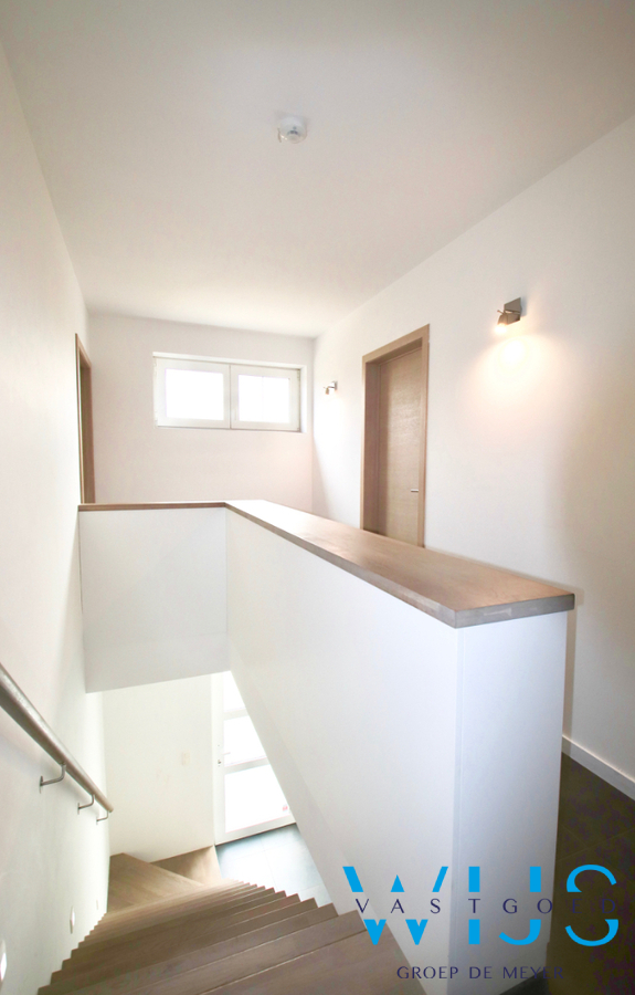 Recente ALLEENSTAANDE woning in hartje KLUIZEN 