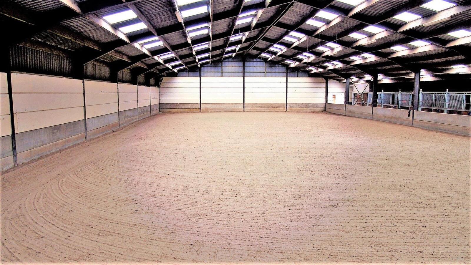 OPTIE - Habitation avec complexe équestre sur environ 4ha à Lennik (Brabant Flamand) 