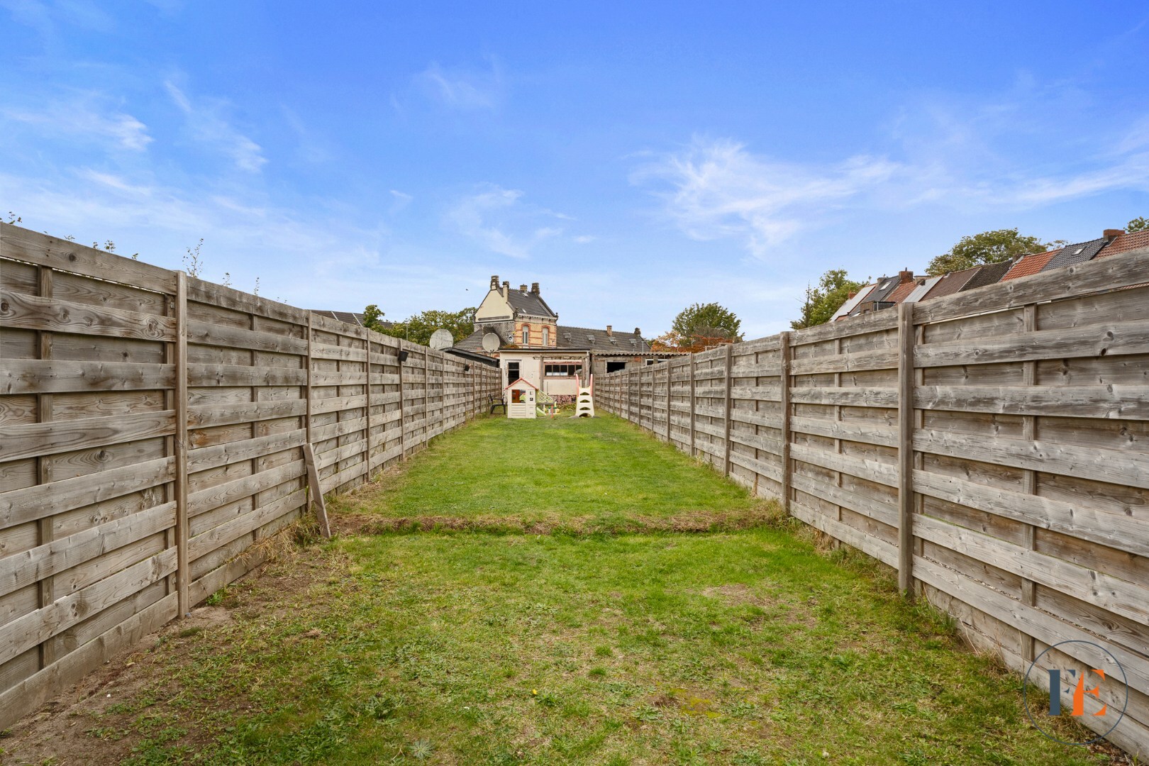 Eengezinswoning met grote tuin 