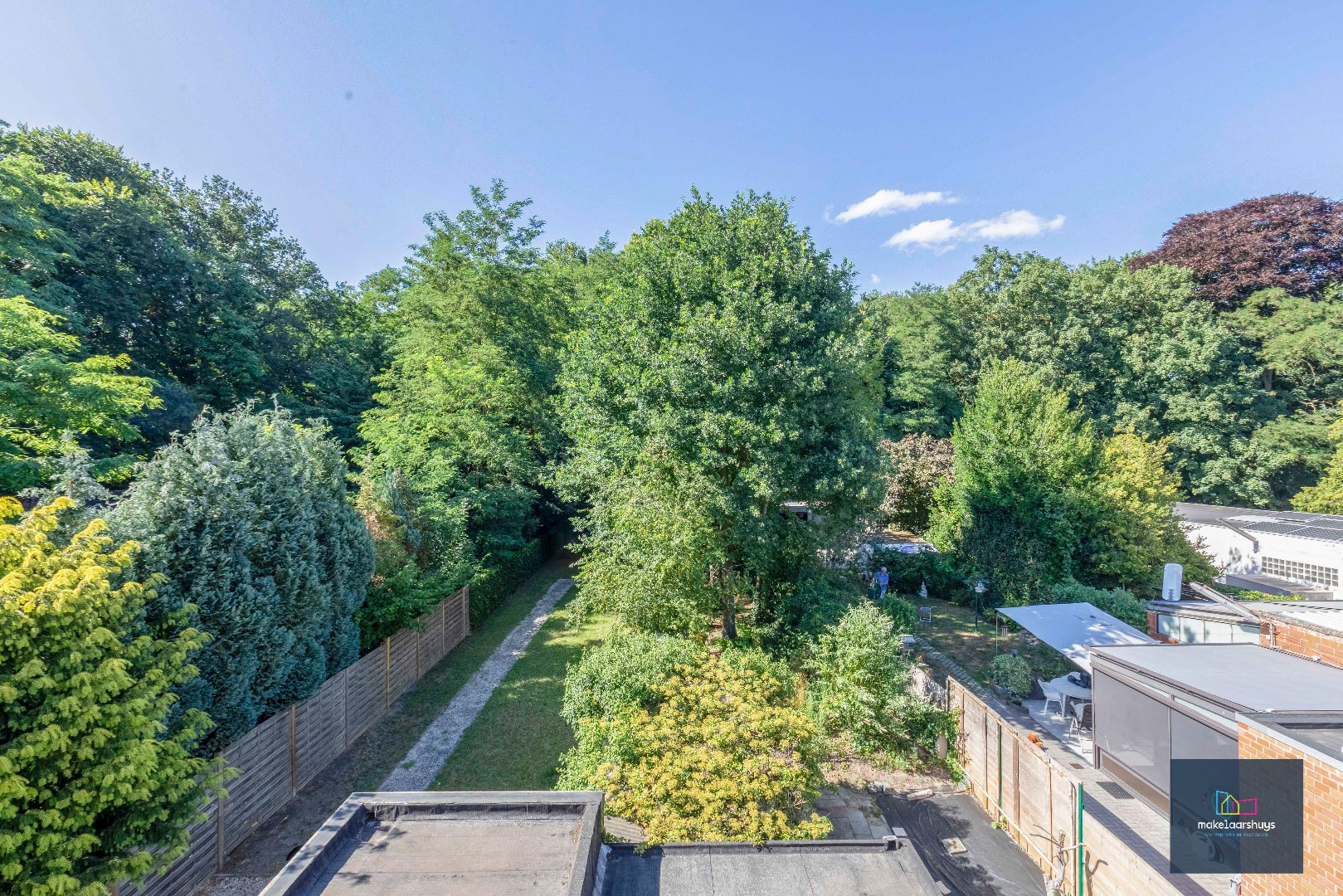 VERKOCHT !!! Residentieel gelegen  te renoveren halfopen bebouwing met tuin 