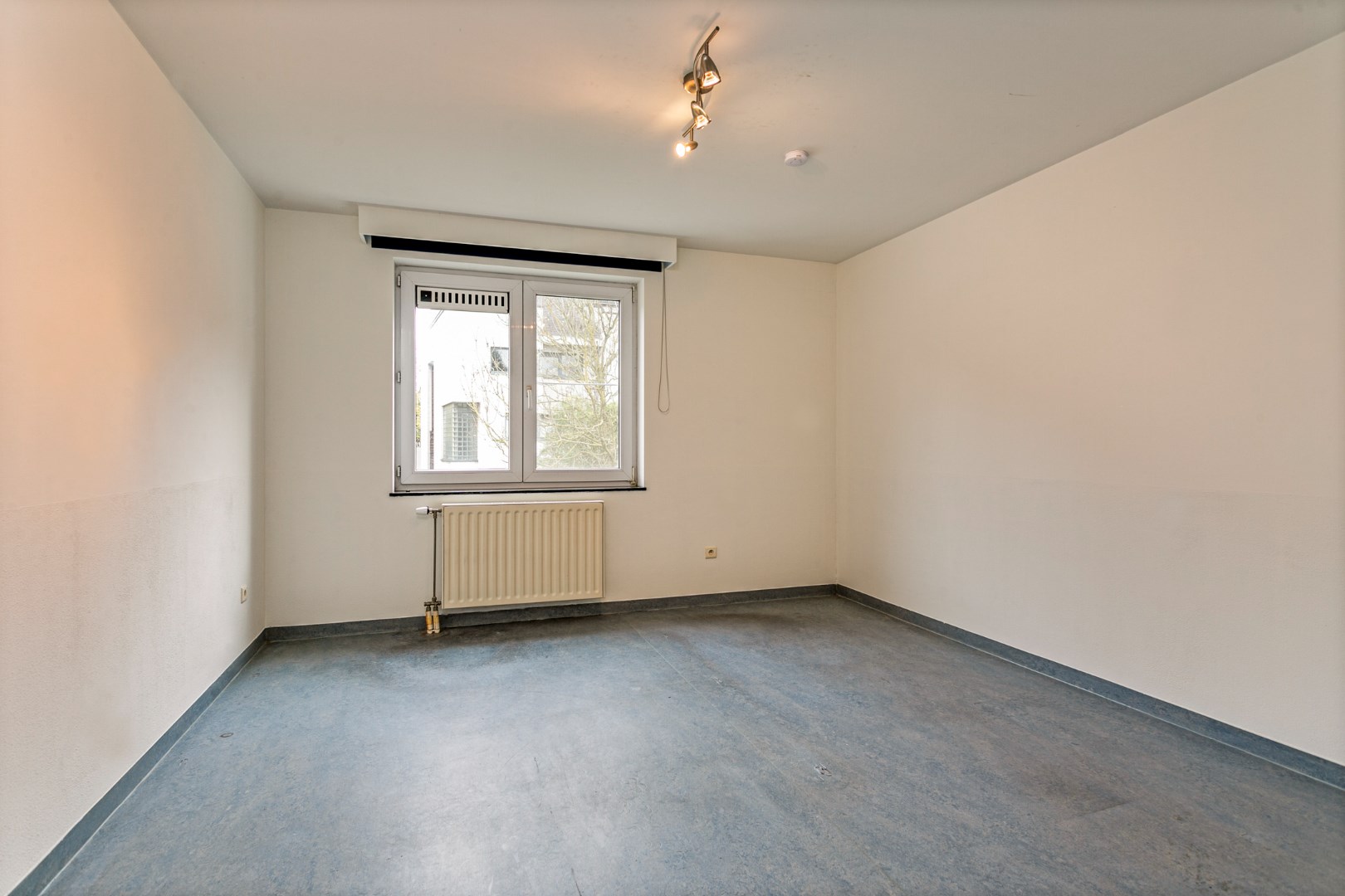 Goed gelegen woning met 3 slaapkamers en parkeerplaats - EPC 204 kWh/m² - bewoonbare oppervlakte 135m² 