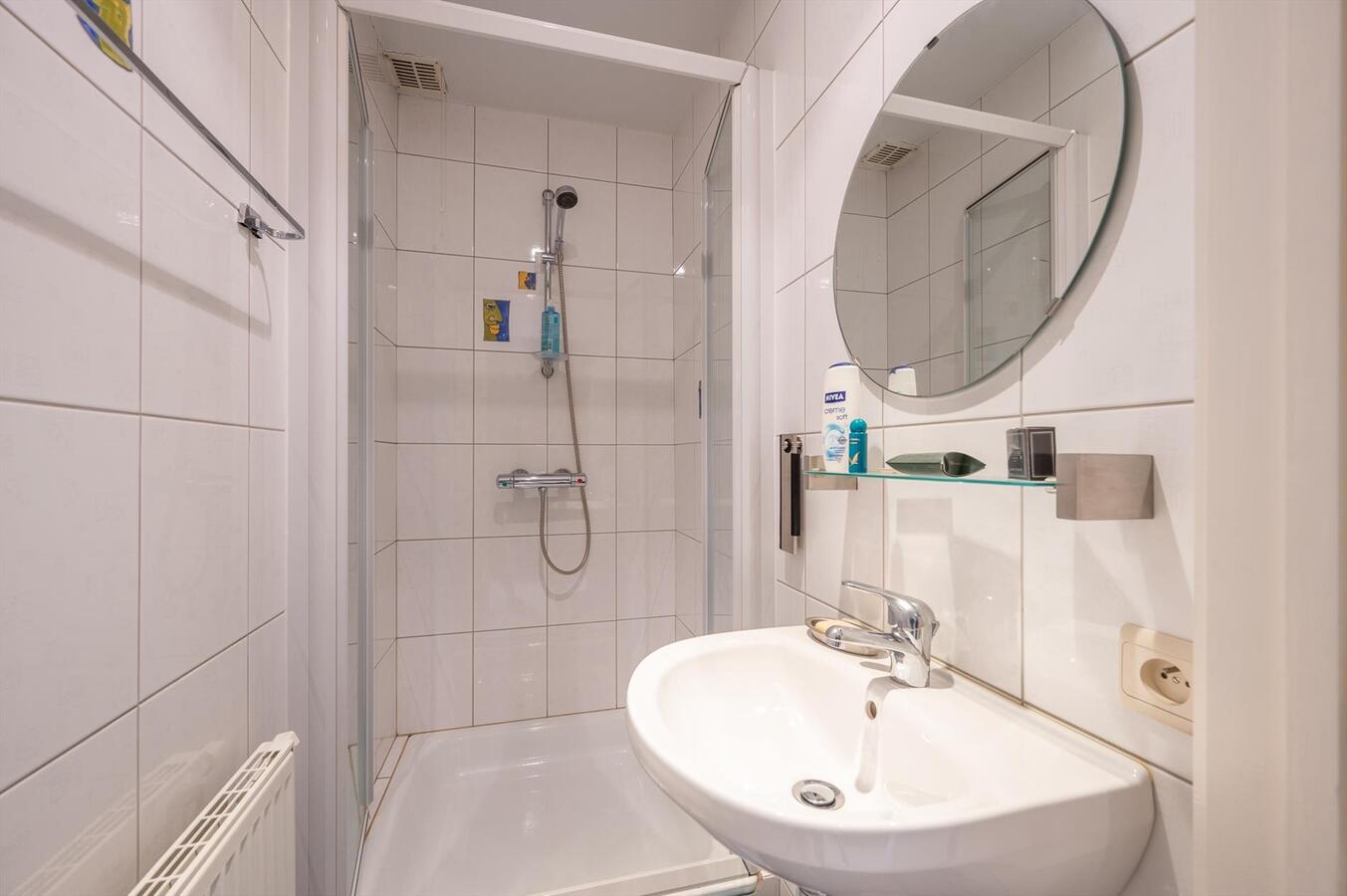 Goed gelegen woning met 4 slaapkamers, tuin &amp; parkeerplaats te Duinbergen 