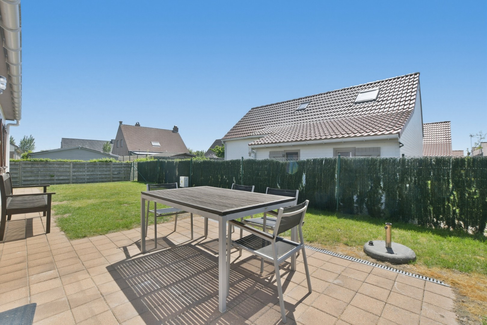 Instapklaar en gemeubeld vissershuisje met tuin en staanplaats in Harendijke! 