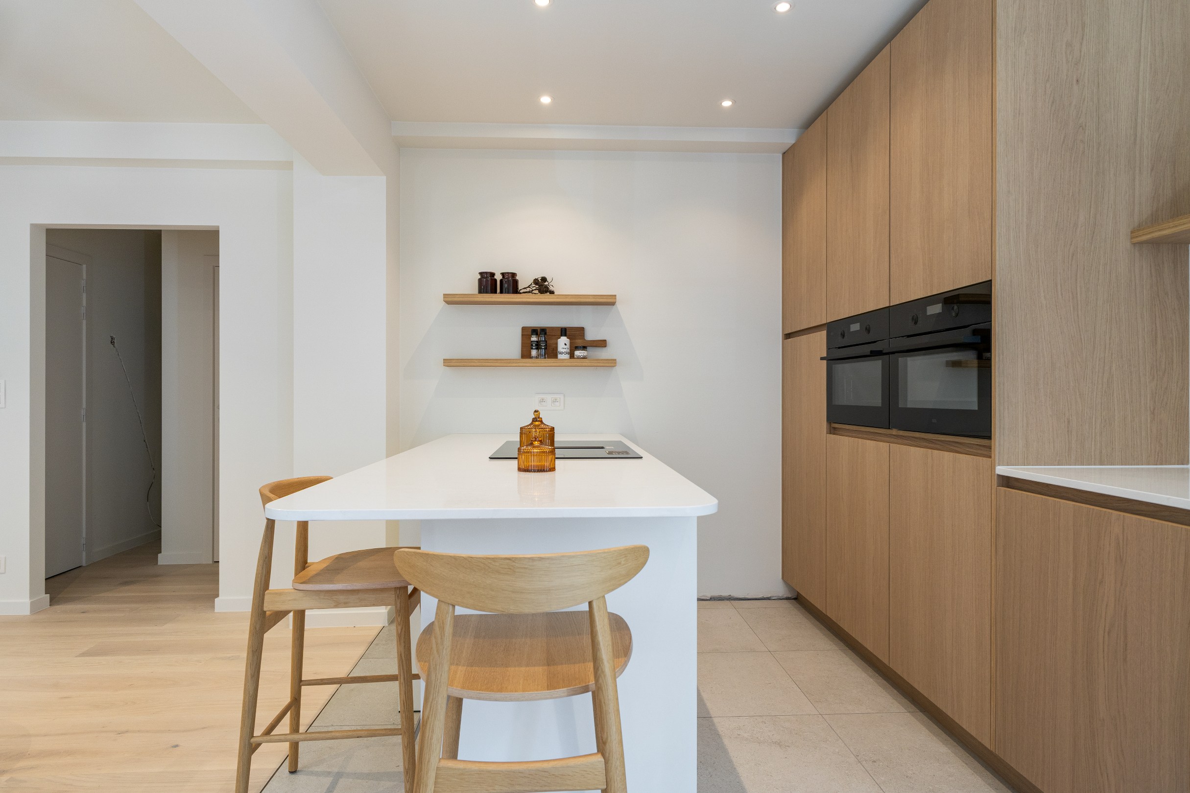 Appartement de 3 chambres à vendre à deux pas de la plage et de la place de la Tour de Lumière. 