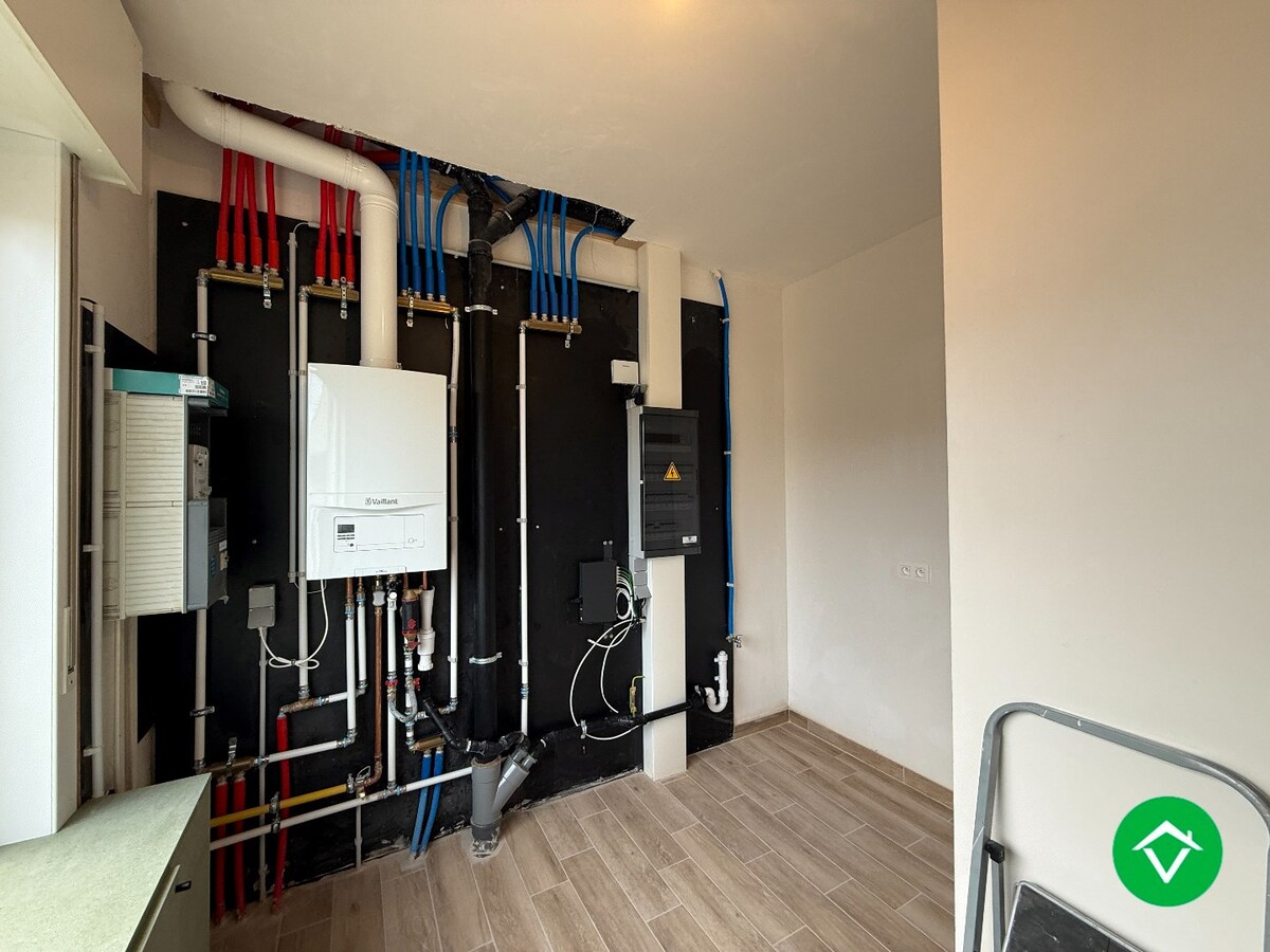 Gerenoveerde woning twee slaapkamers en koer in centrum Roeselare 