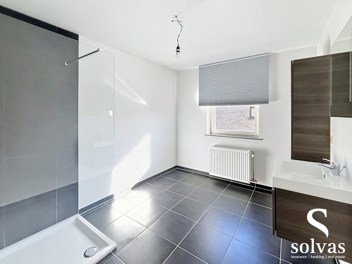 Instapklare ruime halfopen woning met 4 slaapkamers op toplocatie! 