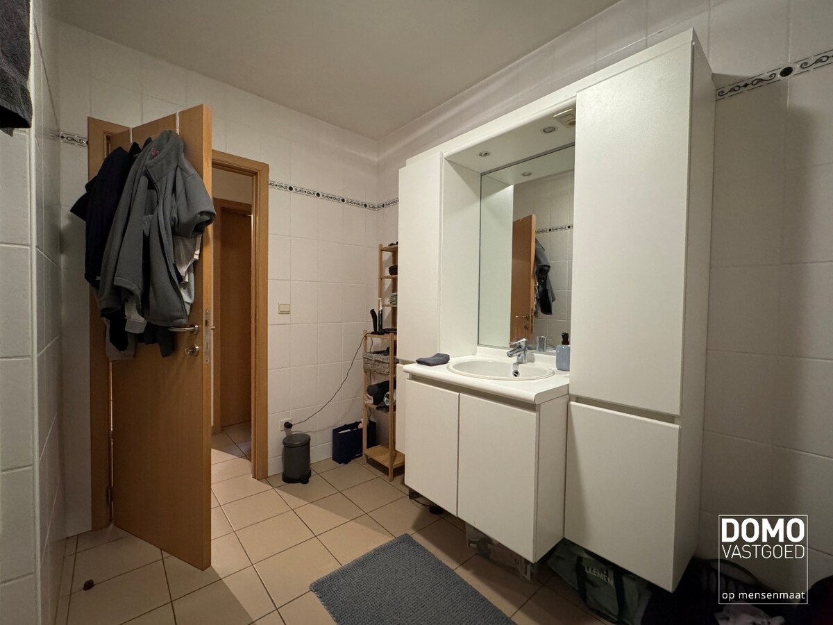 RUIM GELIJKVLOERS APPARTEMENT MET 2 SLAAPKAMERS IN HET CENTRUM VAN MELDERT 