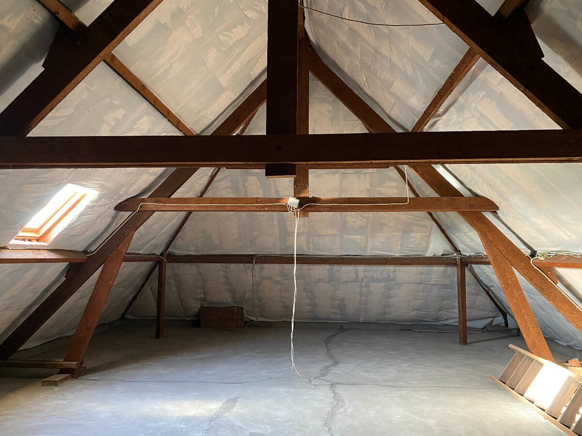 Ruime halfopen woning met garage, 3 slaapkamers en tuin 