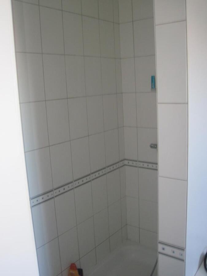 Degelijke woning met terras, tuintje én inpandige garage. 