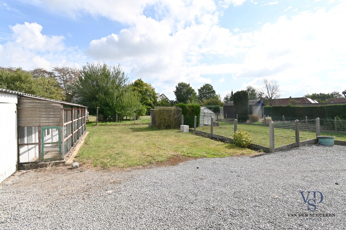 Te renoveren bungalow op een perceel van ca. 2.840 m² 