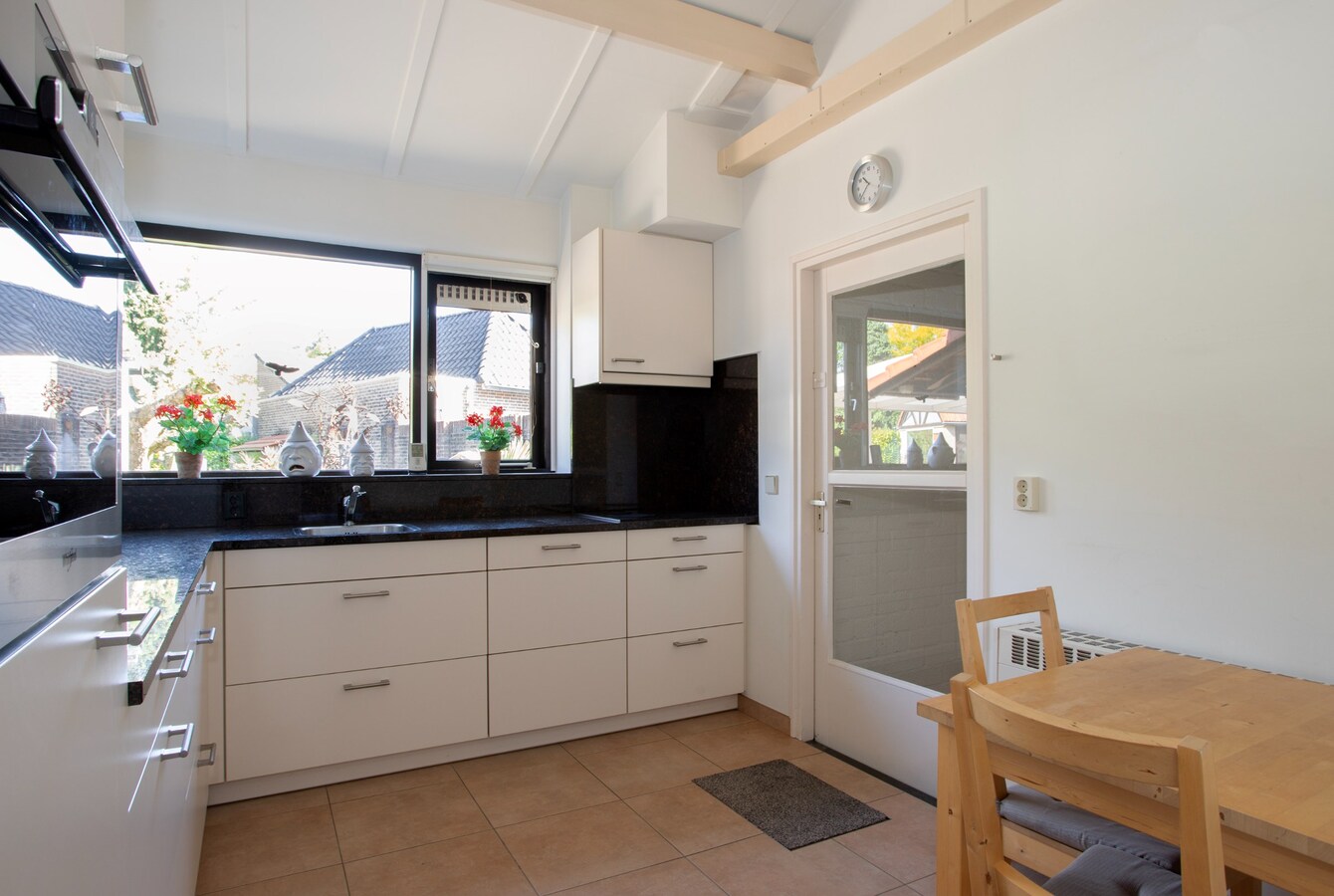 Vrijstaande woning met karakter, ruimte en een verrassende buitenruimte. 