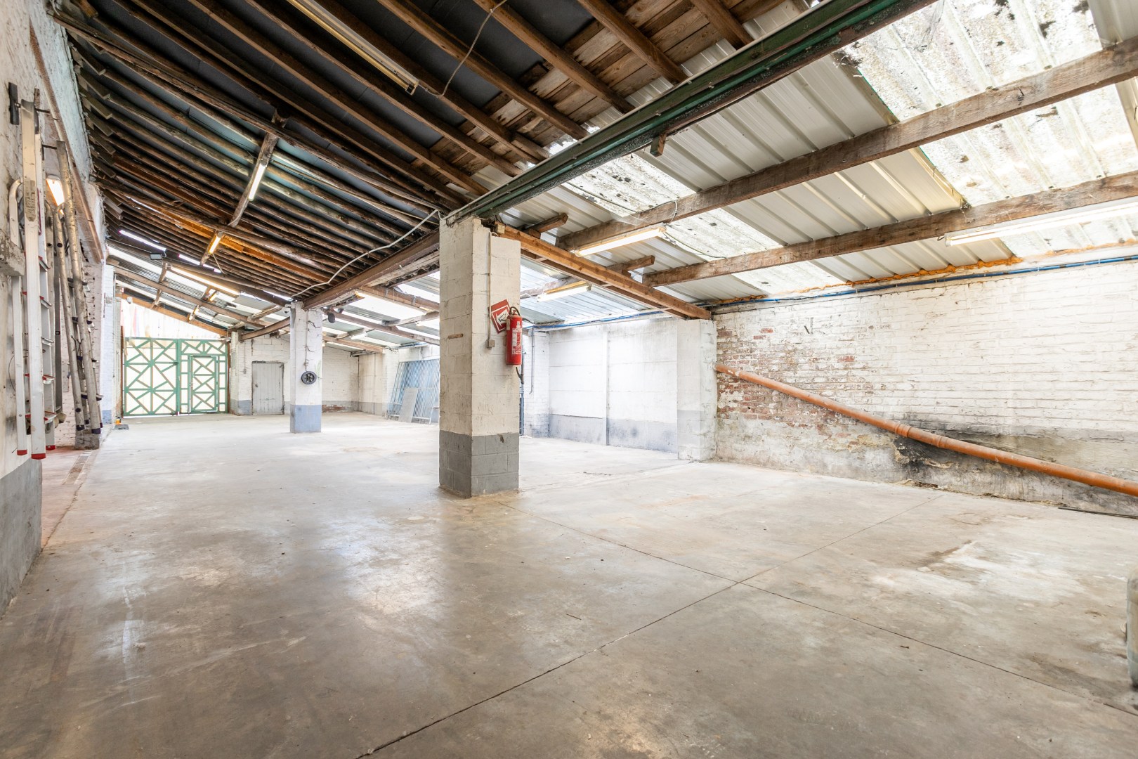 Te renoveren woning met loods nabij centrum Halle 