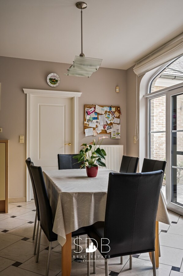 Prachtig landhuis met paardenfaciliteiten op 15.804m² 