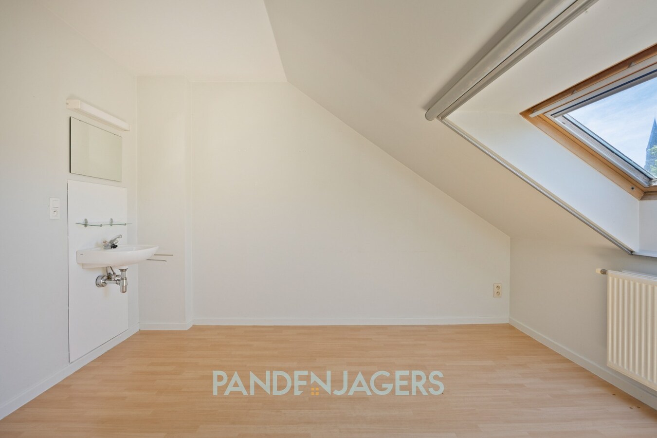 Rijwoning met diepe tuin en extra ingang voor de tuin te Duffel 