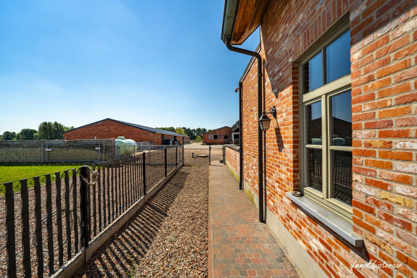 Unieke eigendom met paardenaccommodatie op 33.647 m² in Menen 