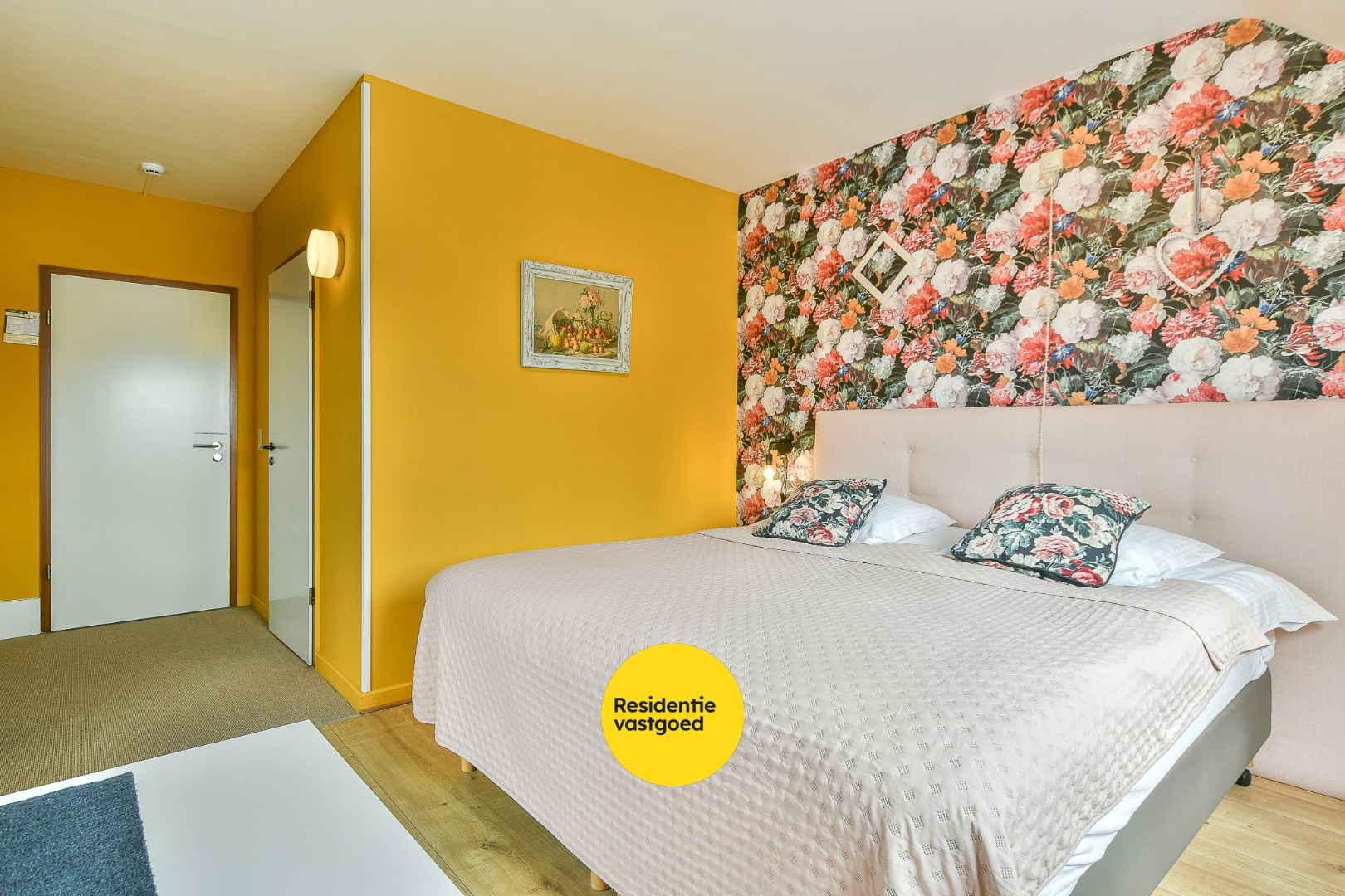 Unieke investeringskans: karaktervol hotel met 18 kamers &amp; woonmogelijkheden te koop! 