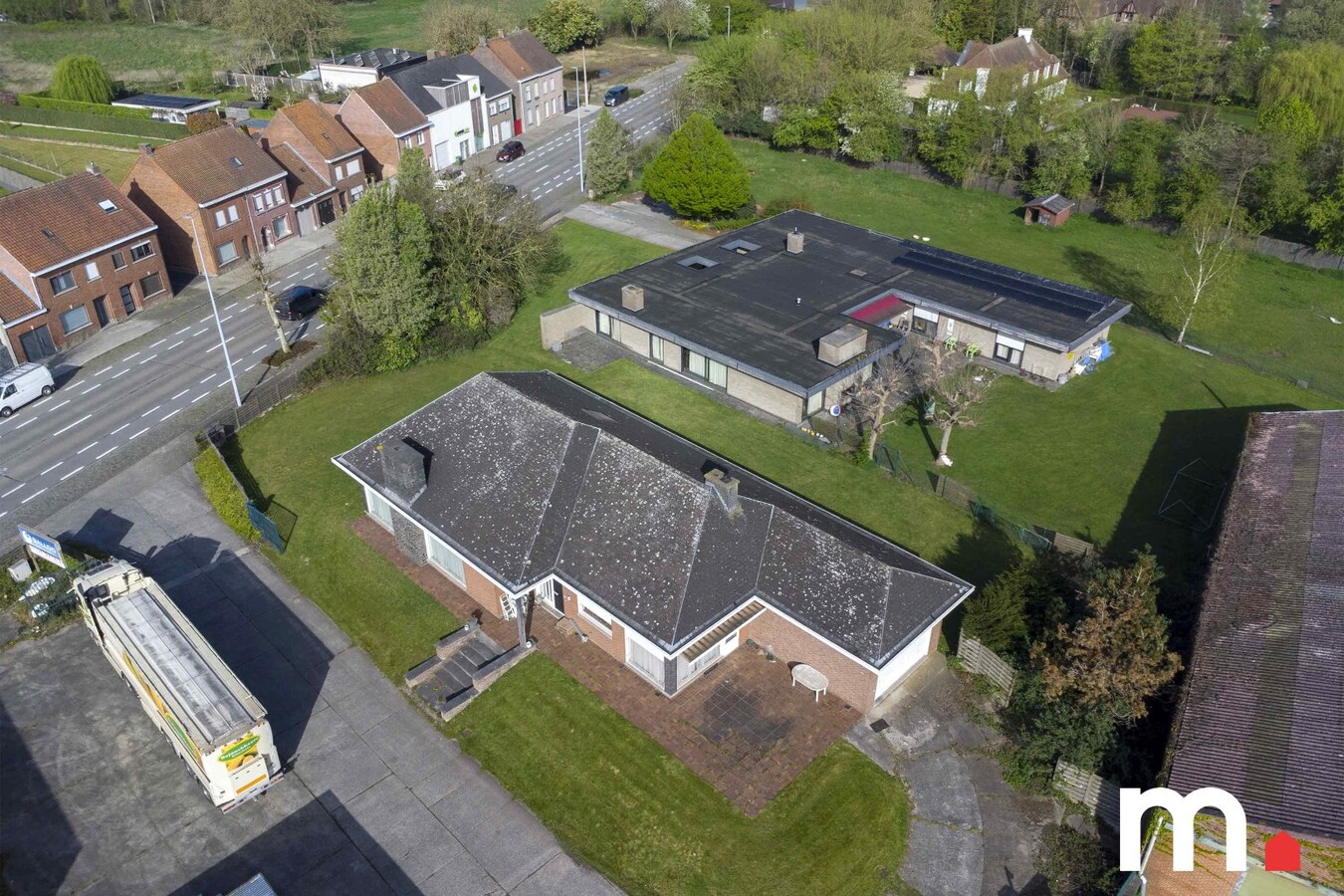 Unieke Gelijkvloerse Villa te Roeselare op 1620m² met 242m² bewoonbare oppervlakte! 