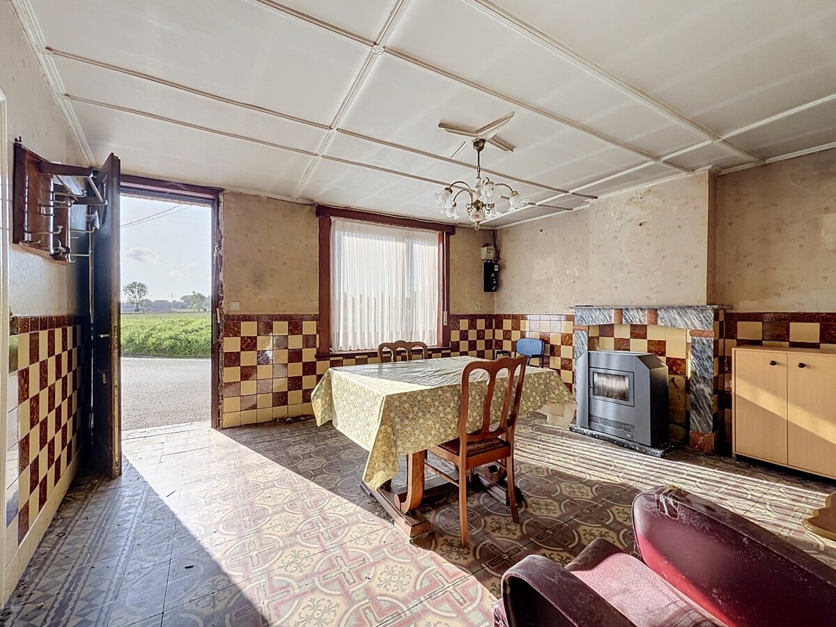 Te renoveren/te slopen woning met zicht op agrarische gebieden te Zwalm 