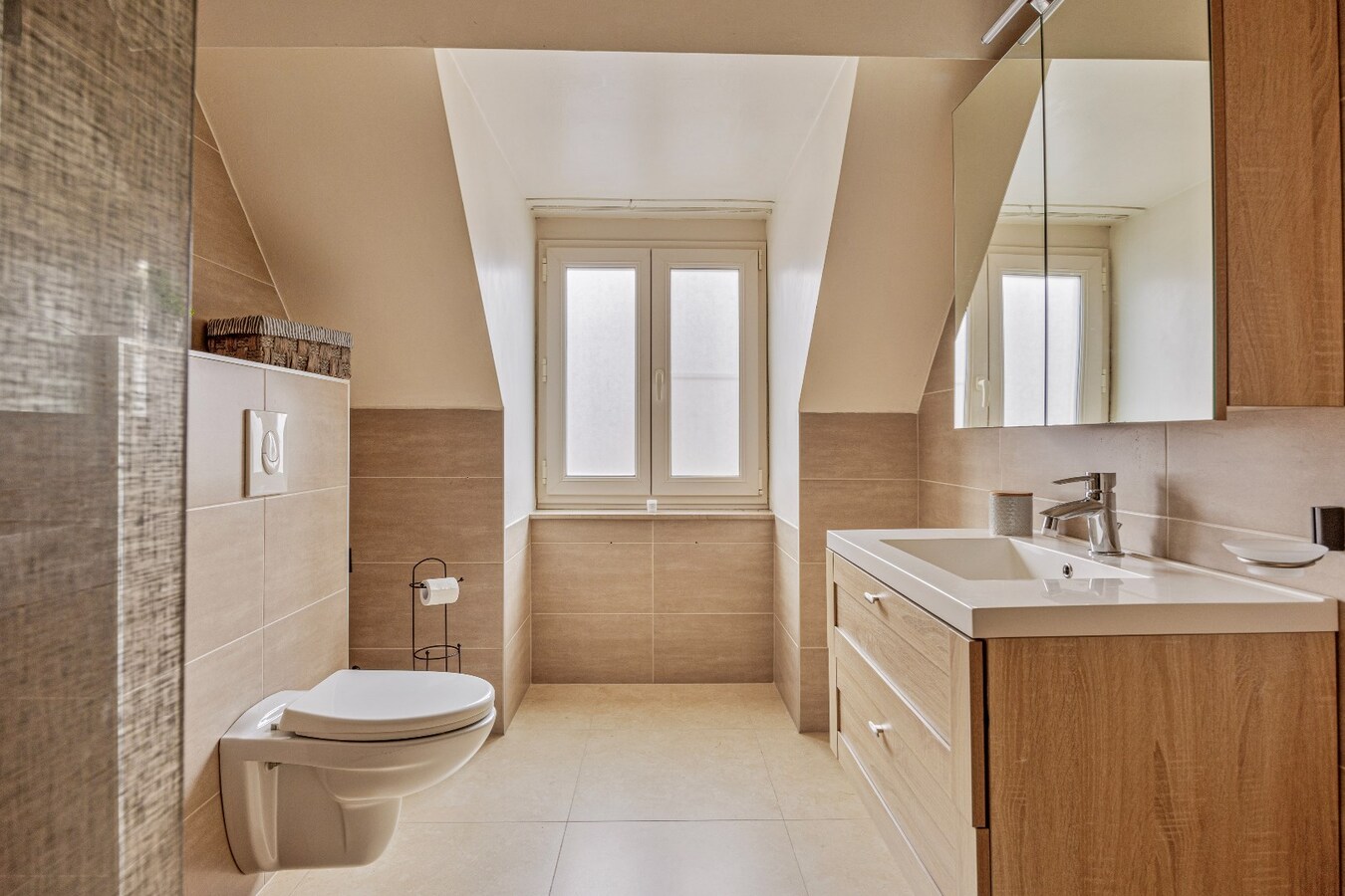 Zeer ruime woning met garage te koop in centrum Oudenaarde 