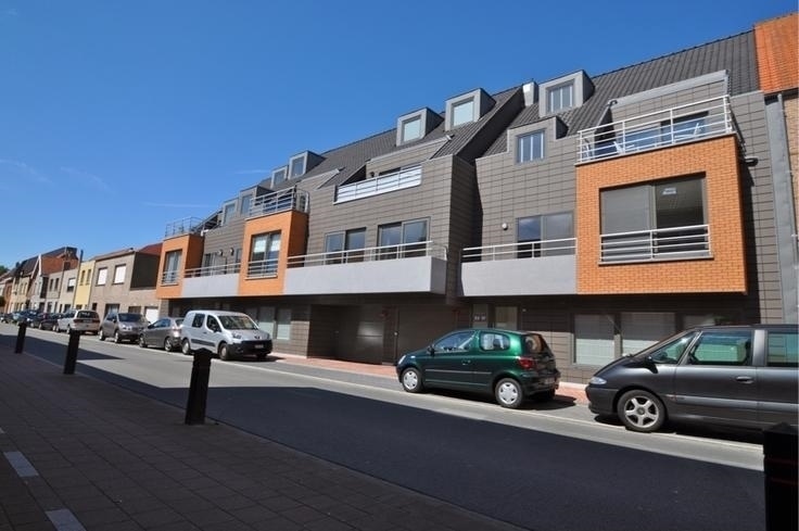 Ruime buitenstandplaats in afgesloten complex - Heist 