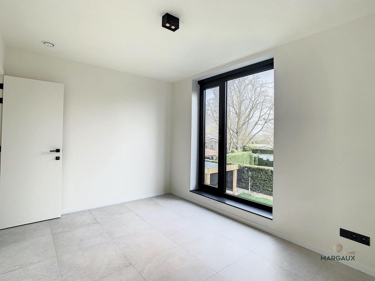 Halfopen bebouwing met exclusieve afwerkingsgraard 