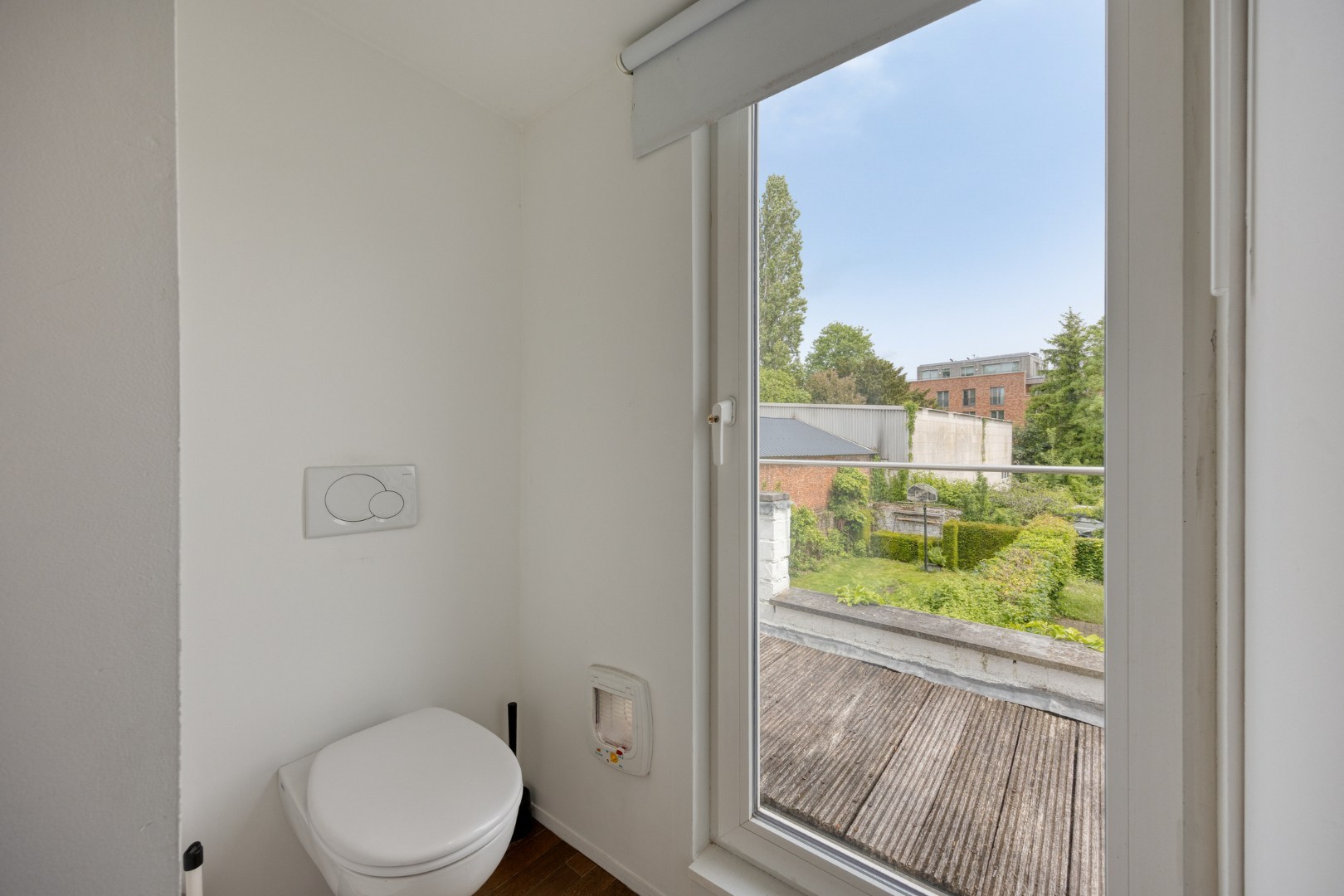 Ruime stadswoning met achteruitgang via Janseniusstraat met 4 slaapkamers, garage en tuin te Leuven- EPC 239kwh/m2 