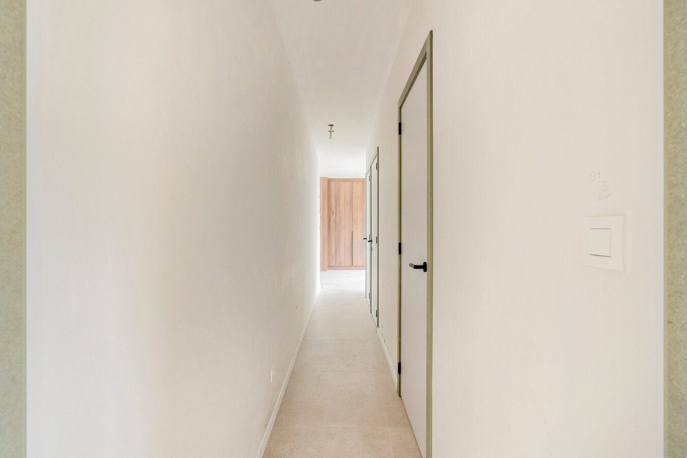 Exclusieve, volledig afgewerkte halfvrijstaande woning na transformatie van bestaande hoeve naar 2 BEN-woningen! 