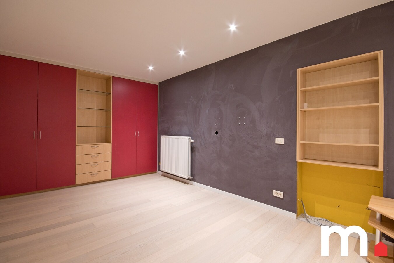 Villa met binnenzwembad, sauna en praktijkruimte (160m2) te Kuurne ! 