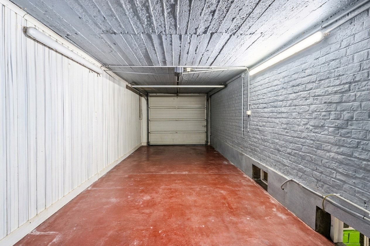 Karaktervolle woning op toplocatie in Zomergem met polyvalente ruimte 